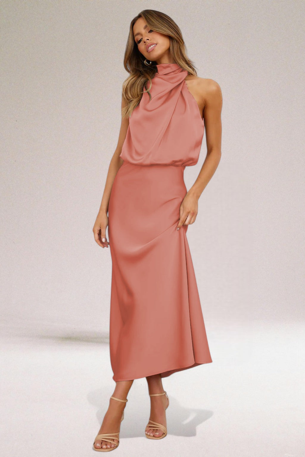 Weber™ | Glamourkleid aus Satin mit Halterneck
