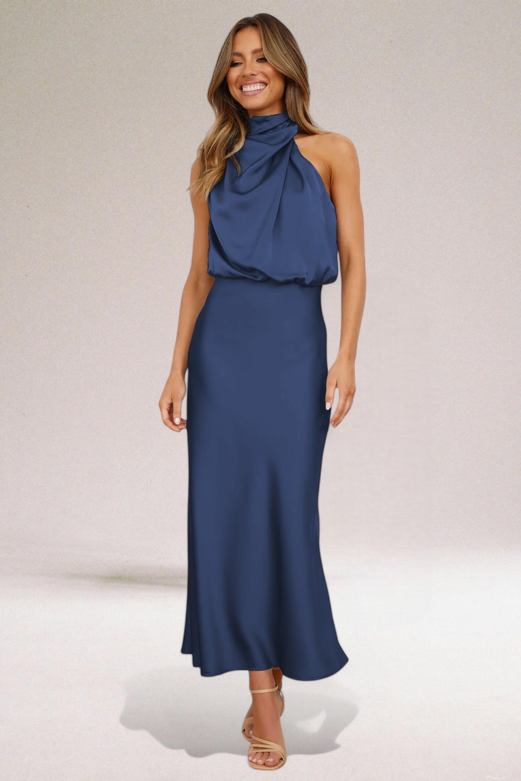 Weber™ | Glamourkleid aus Satin mit Halterneck