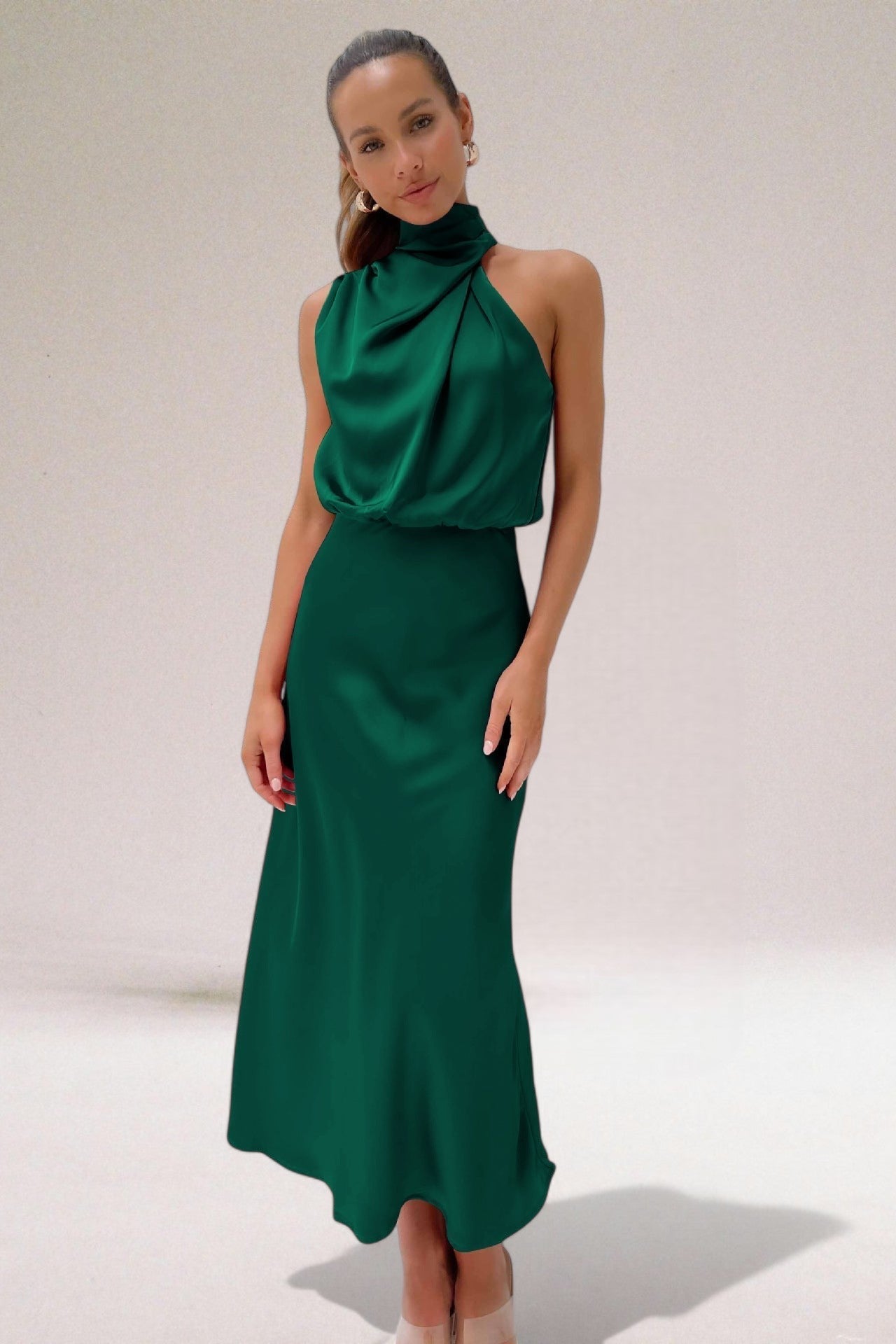 Weber™ | Glamourkleid aus Satin mit Halterneck
